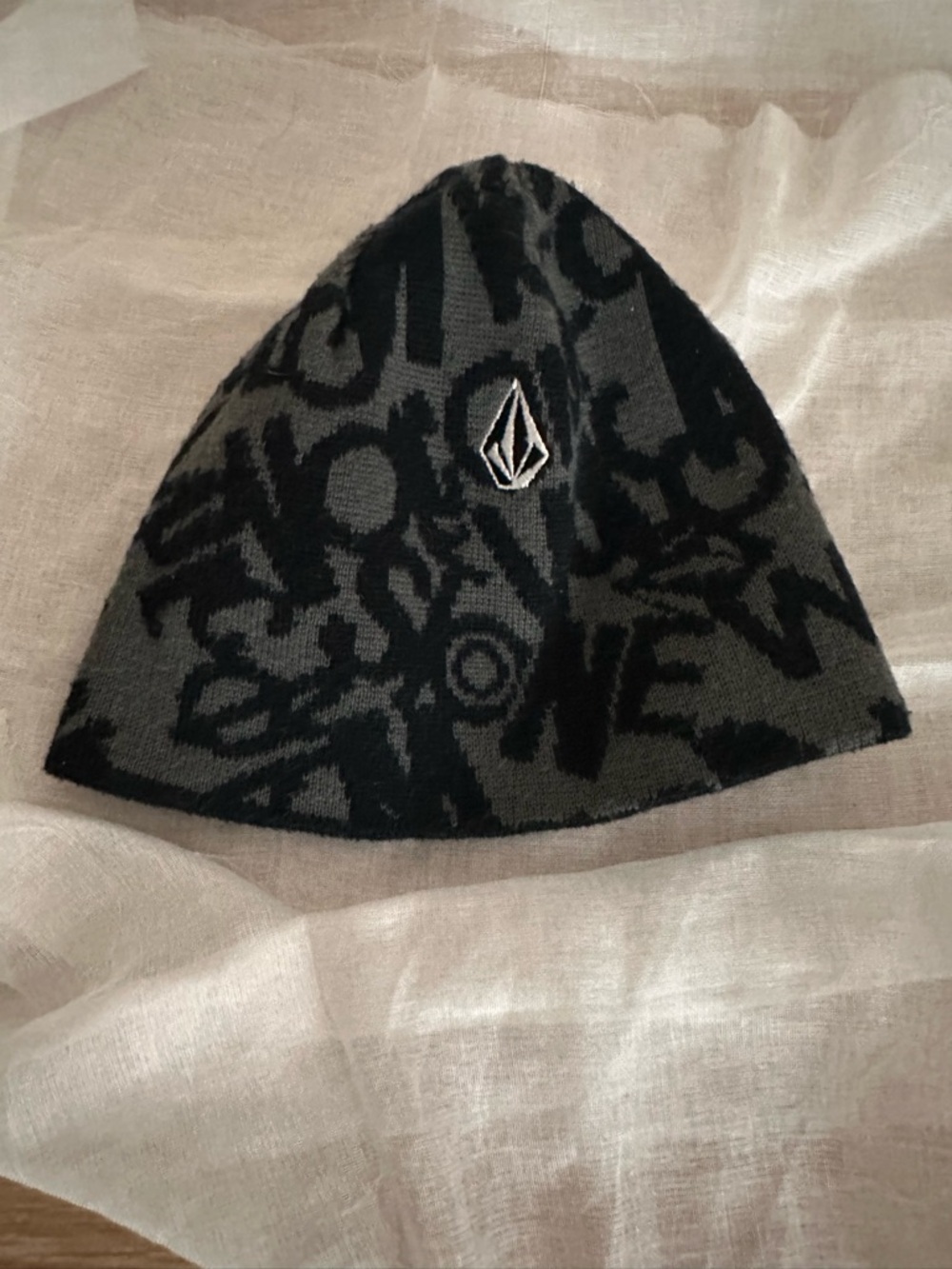 Volcom Reversible Black & Gray Graffiti Graphic Logo Beanie Kids Size